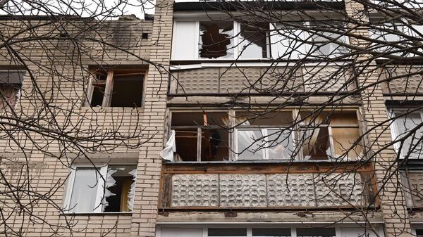 Последствия атаки беспилотника ВСУ на многоквартирный дом в Белгороде