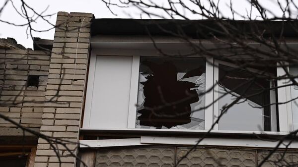Последствия атаки беспилотника ВСУ на многоквартирный дом в Белгороде