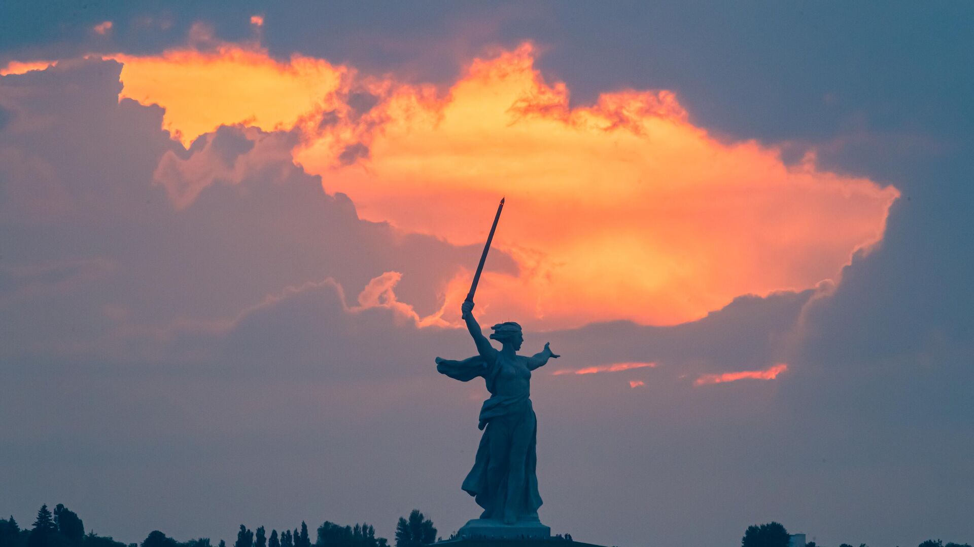 Монумент Родина-мать зовет! на Мамаевом кургане в Волгограде - РИА Новости, 1920, 12.04.2024