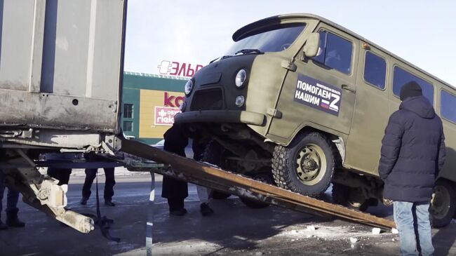 Погрузка автомобилей повышенной проходимости в Вологодской области для войсковых частей СВО