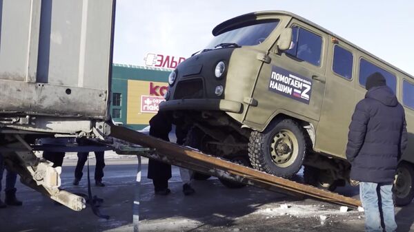 Погрузка автомобилей повышенной проходимости в Вологодской области для войсковых частей СВО