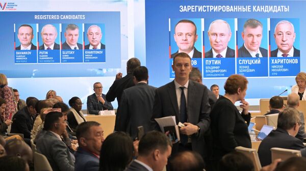 Председатель Центральной избирательной комиссии РФ Элла Памфилова перед началом открытия информационного центра ЦИК РФ 