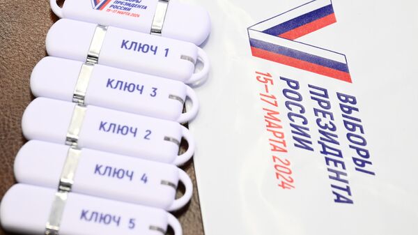 Носители для разделенного ключа расшифрования, который используется в московской системе дистанционного электронного голосования на выборах президента РФ