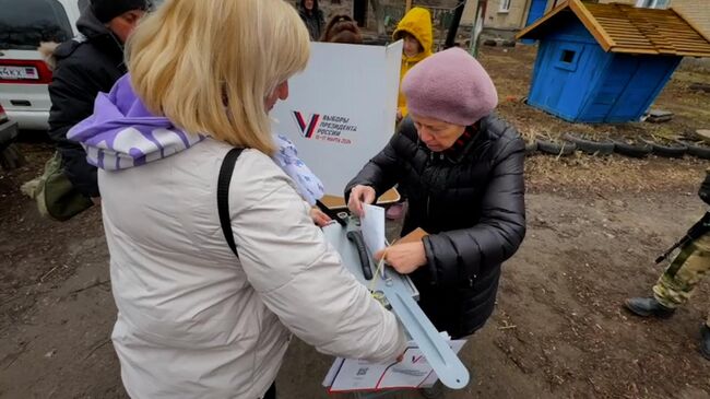 Очень много желающих. В ДНР завершилось досрочное голосование на выборах президента