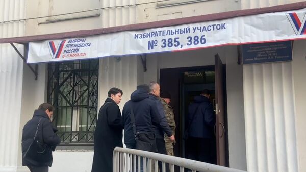 Голосование жителей Москвы на избирательных участках