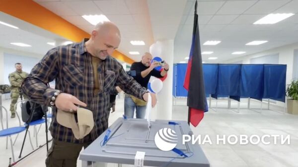 Спикер парламента ДНР Артем Жога проголосовал на выборах президента России