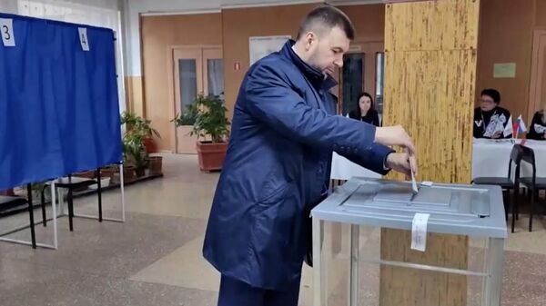 Глава ДНР Денис Пушилин на избирательном участке