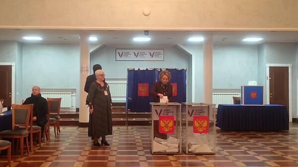 Валентина Матвиенко на избирательном участке в Санкт-Петербурге
