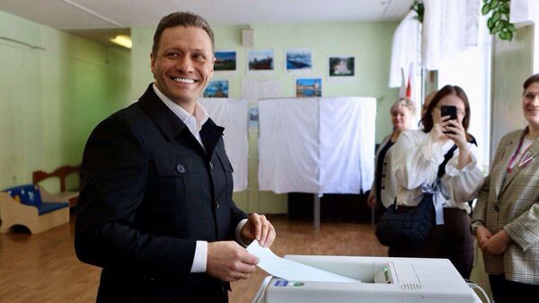 Врио губернатора Вологодской области голосует на выборах президента РФ. 15 марта 2024