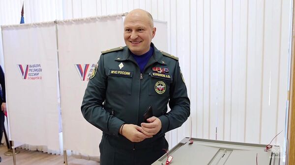 Александр Куренков голосует на выборах президента России
