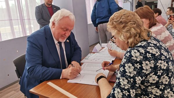 Спикер тамбовского парламента Евгений Матушкин отдал голос на выборах президента РФ