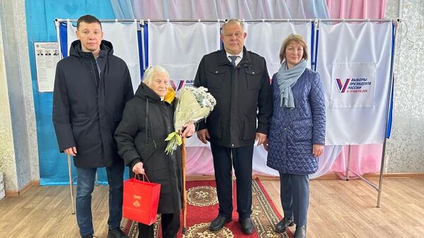 Антонина Никифоровна Сорокина на избирательном участке. 15 марта 2024