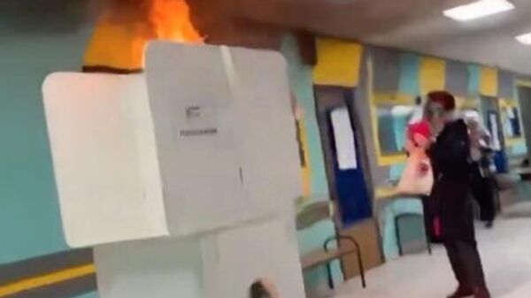 Женщина устроила поджог кабинки на избирательном участке в Москве
