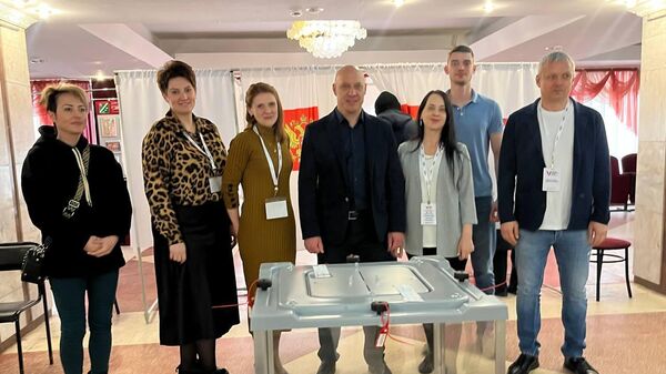 Депутат Государственной Думы, музыкант Денис Майданов проголосовал на избирательном участке в подмосковном Наро-Фоминске