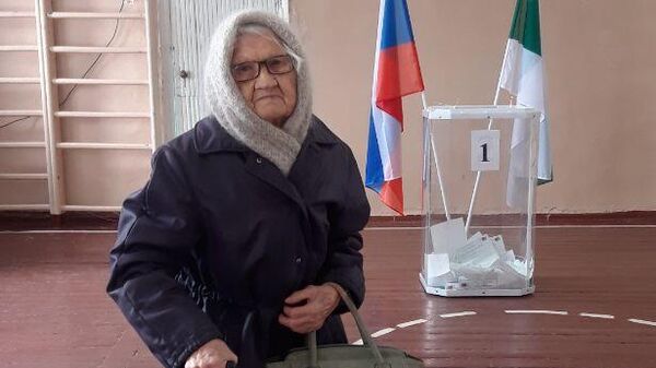 95-летняя Анастасия Антропова проголосовала на выборах президента России на избирательном участке в Курганской области