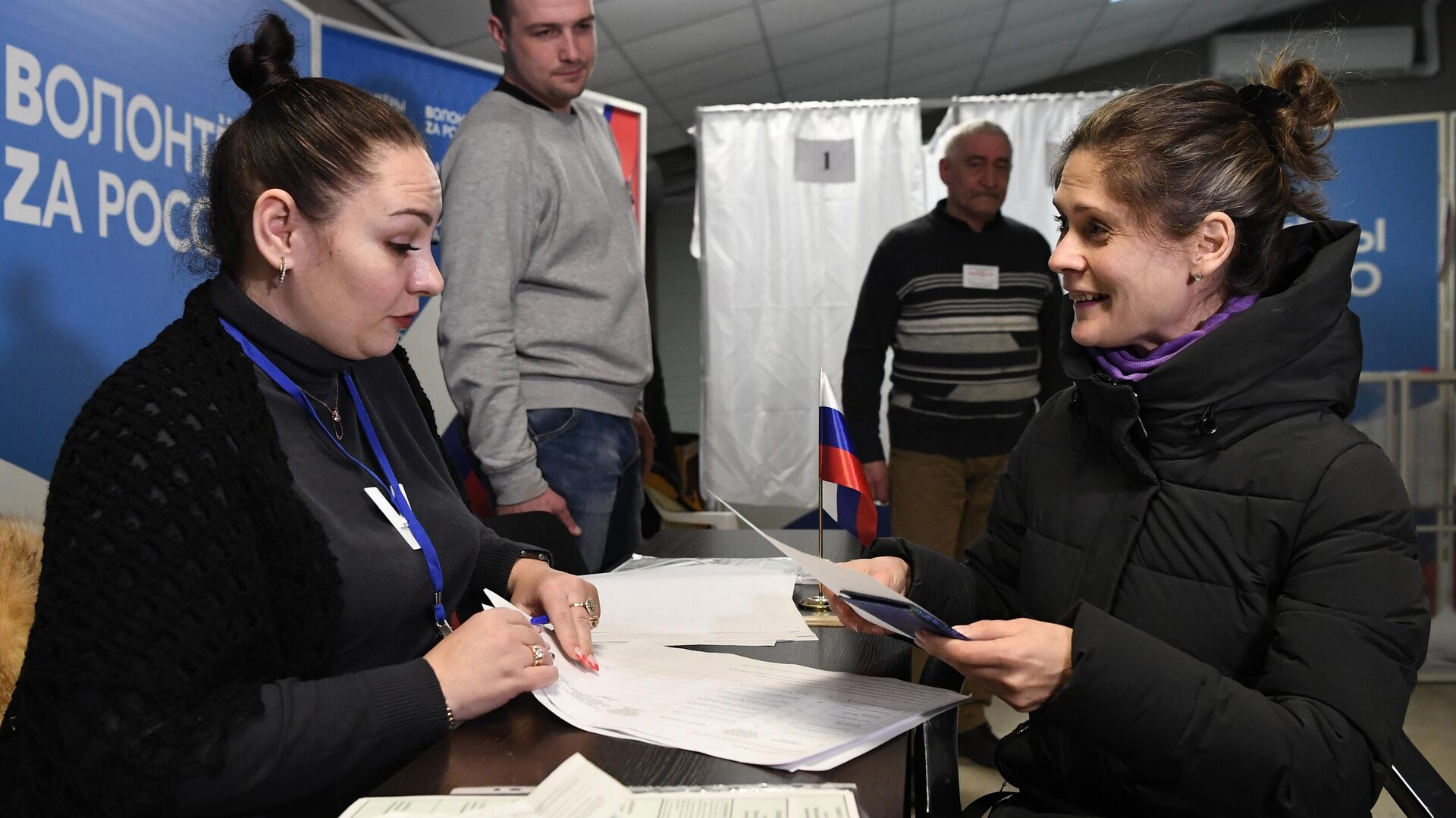 Жители Бердянска рассказали об атмосфере на избирательных участках - РИА  Новости, 16.03.2024