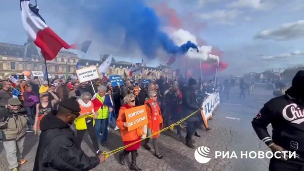 Акция за мир в Париже против поддержки Украины