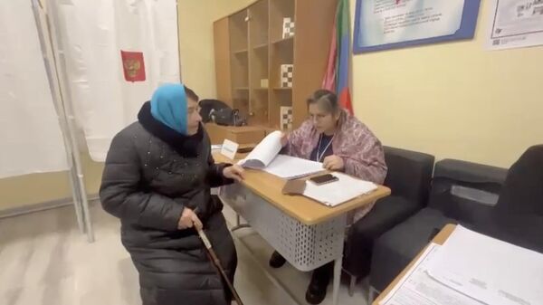Бывшая узница концлагерей Александра Тимирова, проживающая в дагестанском Дербенте, проголосовала на выборах президента России