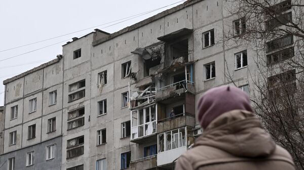 Последствия удара беспилотника ВСУ по жилому многоквартирному дому в Алчевске. 17 марта 2024