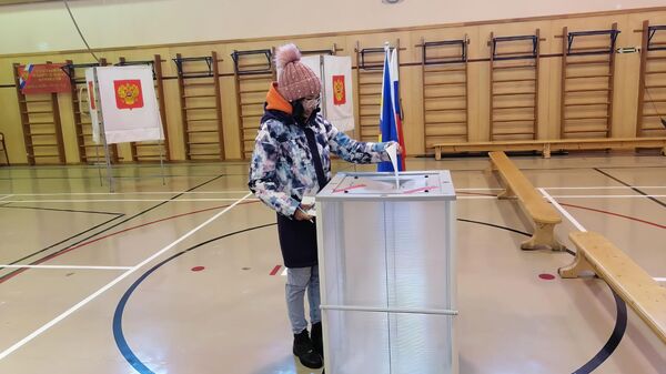 Голосование на одном из избирательных участков на Чукотке