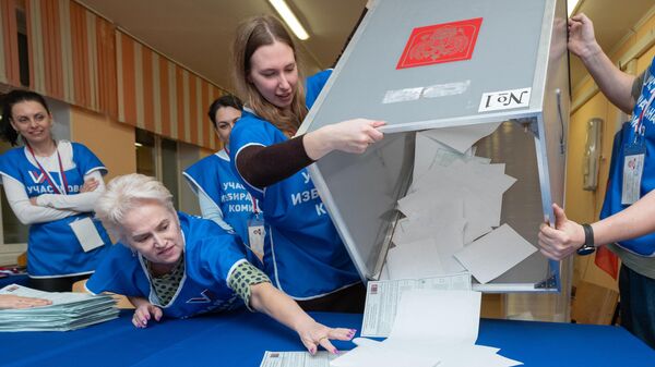 Подсчет голосов на выборах президента РФ на избирательном участке №42 в Петропавловске-Камчатском