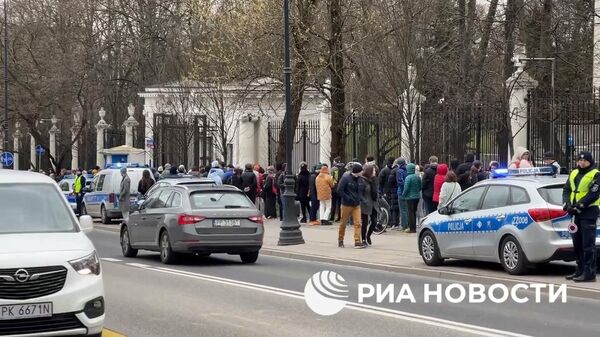 Очередь на избирательный участок в посольстве России в Варшаве