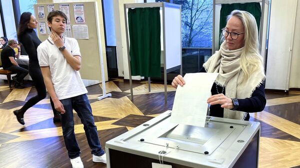 В Париже на выборах президента проголосовали более 1,2 тысячи россиян