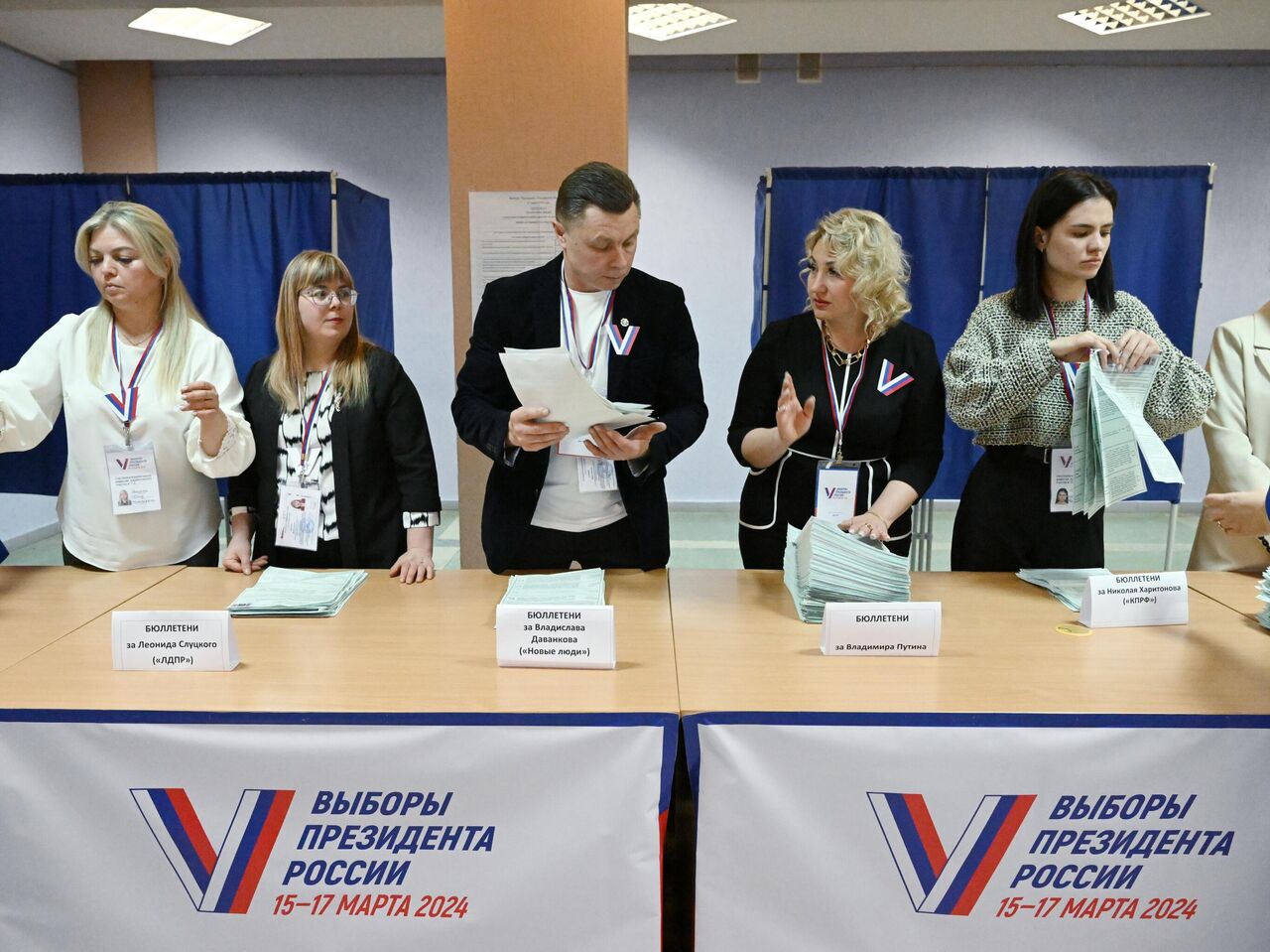 В Самаре, Саратове, Астрахани и Ижевске закрылись участки для голосования -  РИА Новости, 17.03.2024