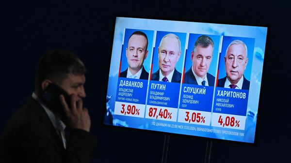 Экран с текущими результатами голосования на выборах президента РФ
