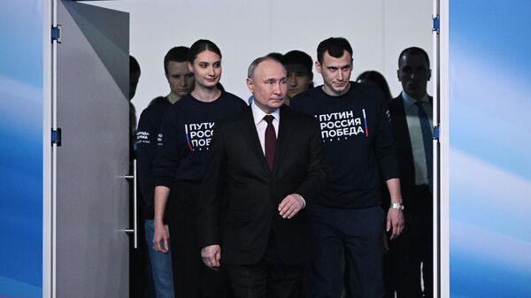 Кандидат в президенты РФ, действующий президент РФ Владимир Путин посещает свой избирательный штаб