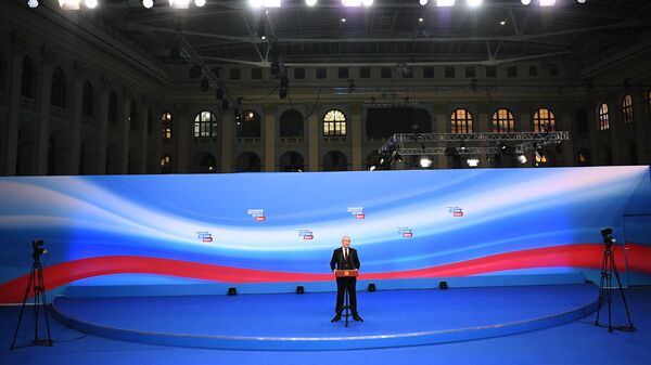 Владимир Путин выступает перед журналистами в своем избирательном штабе в Гостином дворе, 18 марта 2024 года