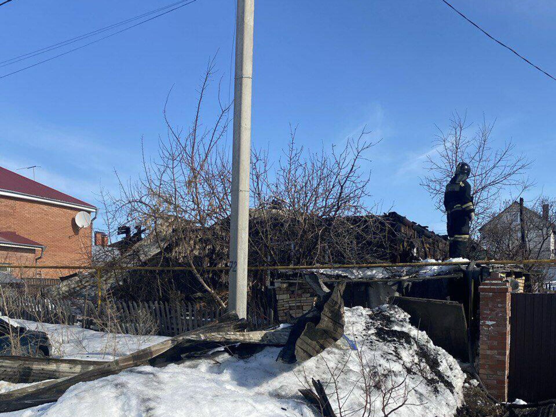 В Тольятти при пожаре в частном доме погибли три человека - РИА Новости,  18.03.2024