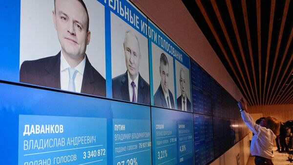 Экраны в информационном центре Центральной избирательной комиссии РФ