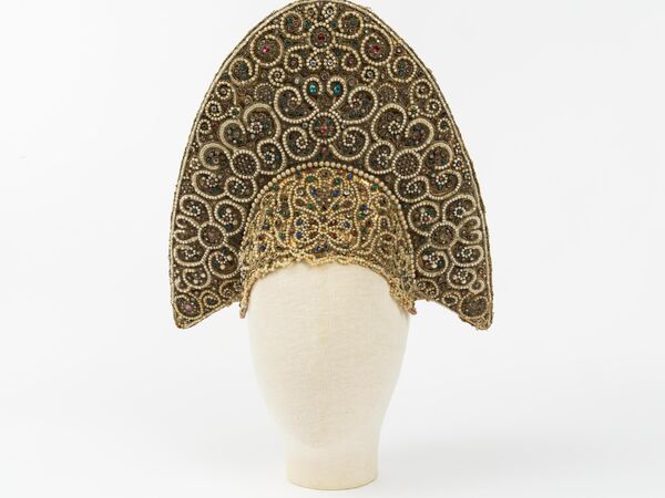 Кокошник – женский головной убор Кокошник – женский головной убор