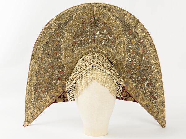 Кокошник – женский головной убор Кокошник – женский головной убор