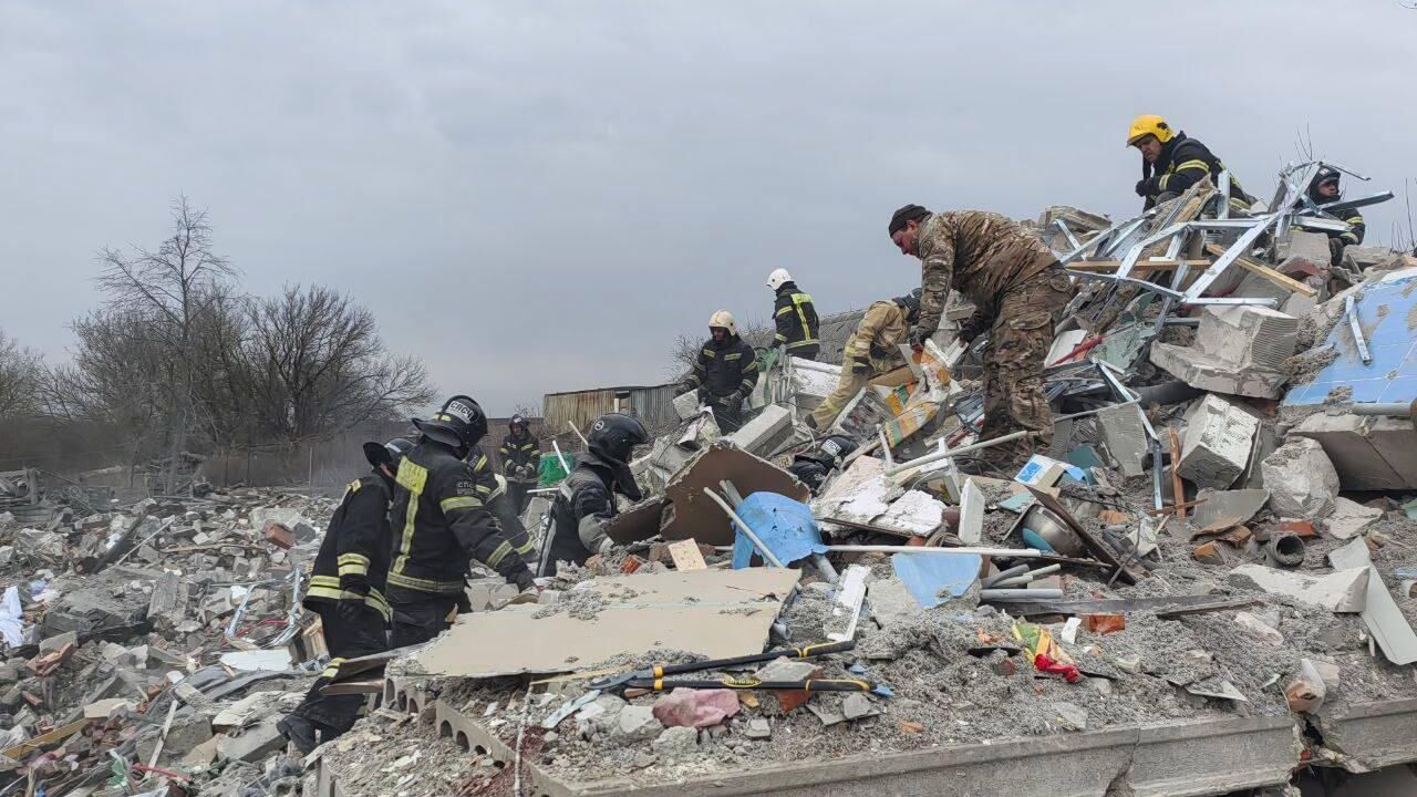 Место попадания снаряда в жилой дом в селе Никольское Белгородской области - РИА Новости, 1920, 18.03.2024