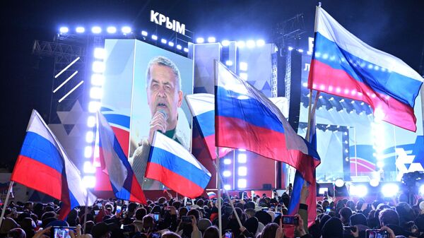Певец Николай Расторгуев выступает на митинг-концерте на Красной площади в Москве, посвященном десятилетию воссоединения Крыма с Россией