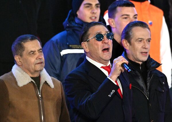  Певец Григорий Лепс выступает на митинг-концерте на Красной площади в Москве, посвященном десятилетию воссоединения Крыма с Россией