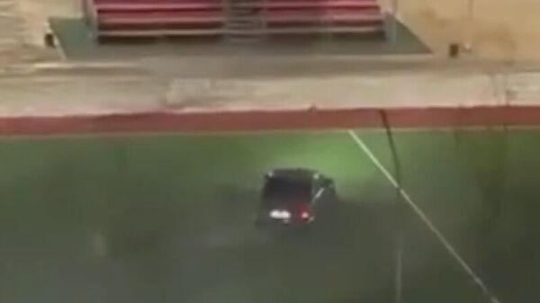 Подросток устроил дрифт на футбольном поле школы в Чите