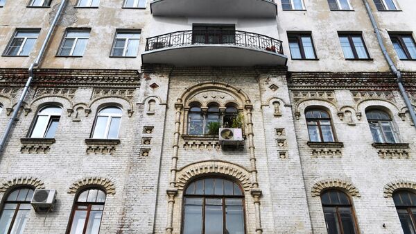 Фасад многоквартирного дома во 2-м Троицком переулке, 6 в Москве