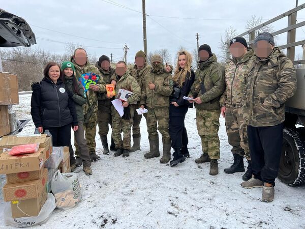 Волонтеры привезли гуманитарную помощь военным