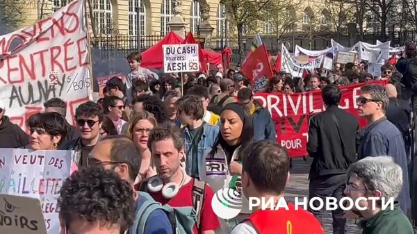 Протесты работников госсектора в Париже