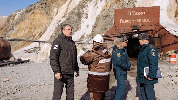 Губернатор Амурской области Василий Орлов работает на месте ЧС на руднике Пионер