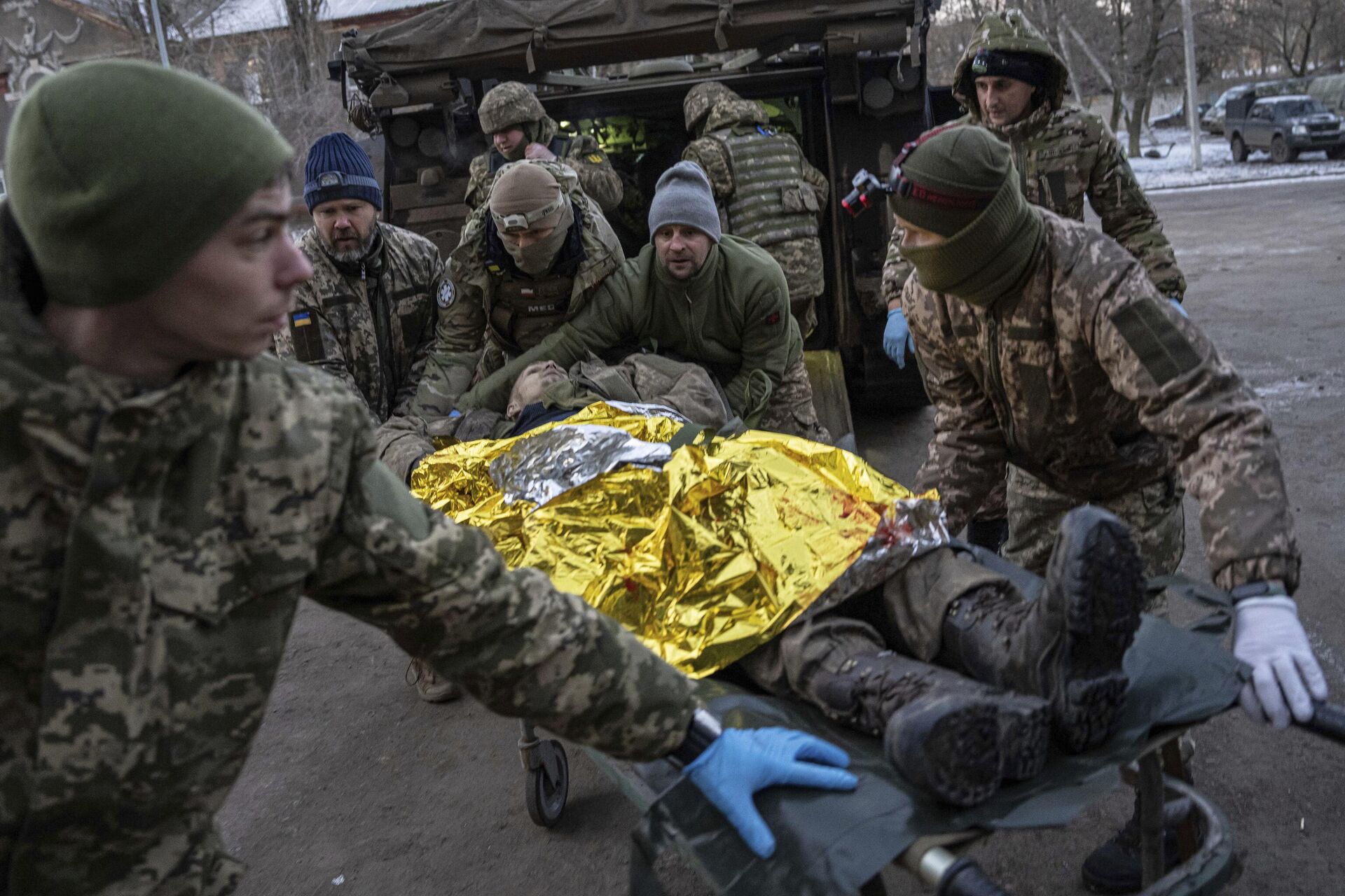 Эвакуация раненого украинского военного5