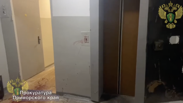 Последствия взрыва огнеопасного предмета в доме на улице Часовитина во Владивостоке