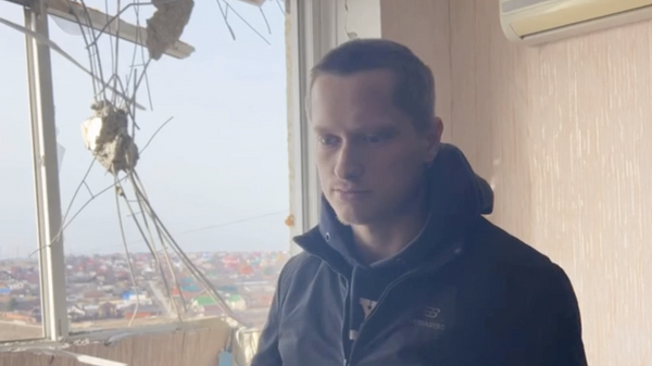 Житель дома на улице Есенина, пострадавшего от обстрела со стороны ВСУ в Белгороде. 21 марта 2024