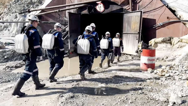 Работа по поиску и спасению горняков на руднике Пионер в Приамурье