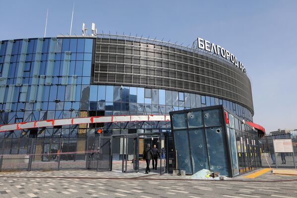 Здание многофункционального спортивно-развлекательного комплекса Белгород-Арена, частично разрушенного в результате обстрела ВСУ в Белгороде