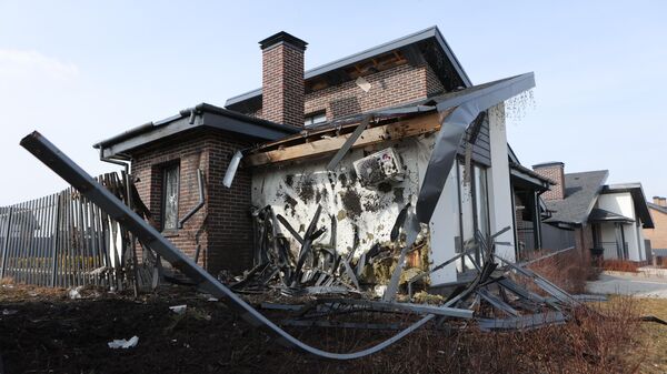 Жилой дом, частично разрушенный в результате обстрела ВСУ в Белгороде