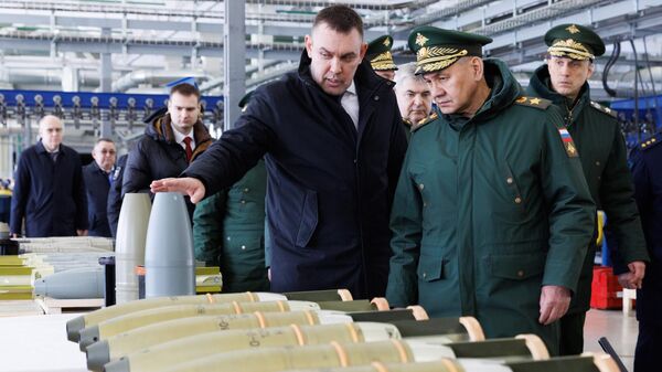 Министр обороны РФ Сергей Шойгу проверяет ход выполнения государственного оборонного заказа предприятиями оборонно-промышленного комплекса в Нижегородской областb